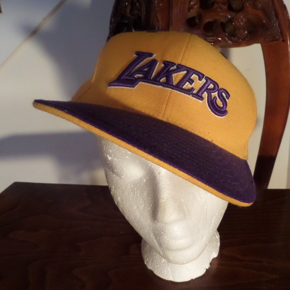 Reebok Los Angeles Lakers Fitted 7 1/2 Hat Cap